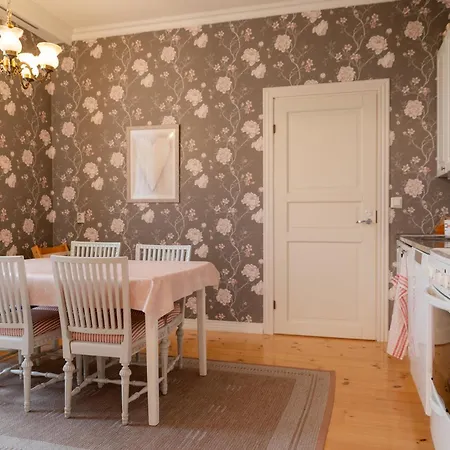 Utajaerven Pappila Olden Vicarage