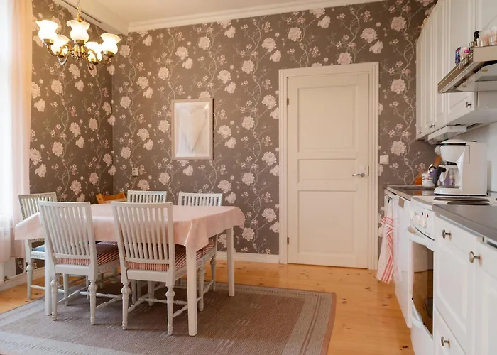 Utajaerven Pappila Olden Vicarage